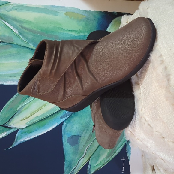 Women's Kora Bootie by Clarks SZ 8 1/2 - Picture 7 of 7